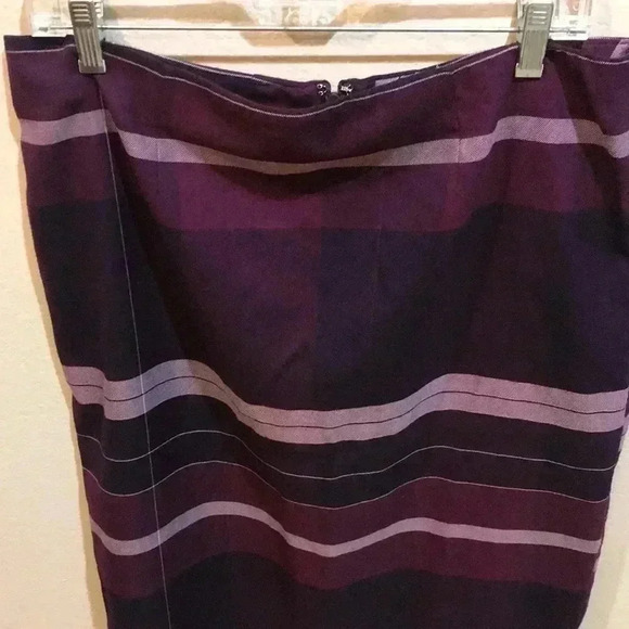 NWT 7th AVENUE DESIGN STUDIO/NEW YORK & COMPANY PURPLE STRIPED PENCIL SKIRT-14 - Picture 7 of 8